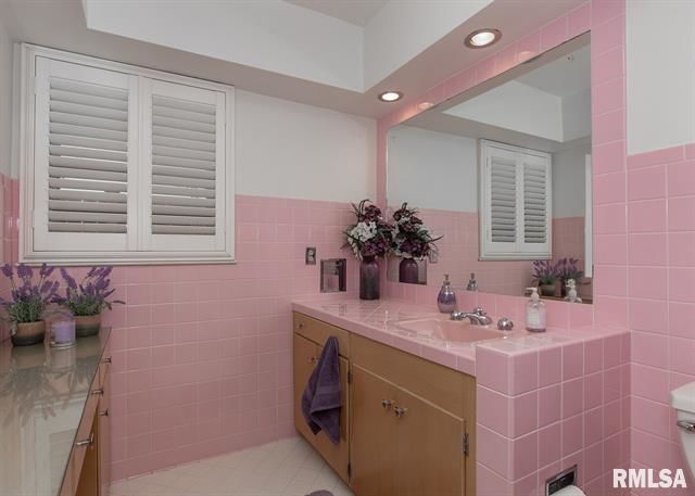 pink bathroom